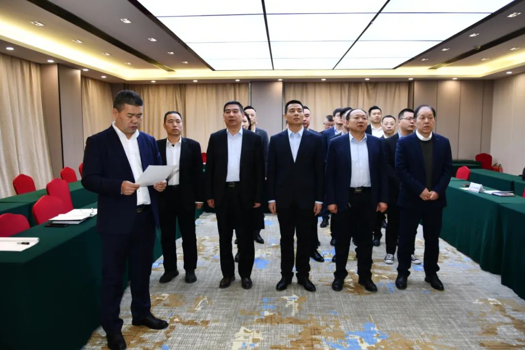 龍鋼集團(tuán)召開“三心承諾”啟動(dòng)儀式暨商務(wù)禮儀培訓(xùn)會 龍鋼集團(tuán)召開“三心承諾”啟動(dòng)儀式暨商務(wù)禮儀培訓(xùn)會