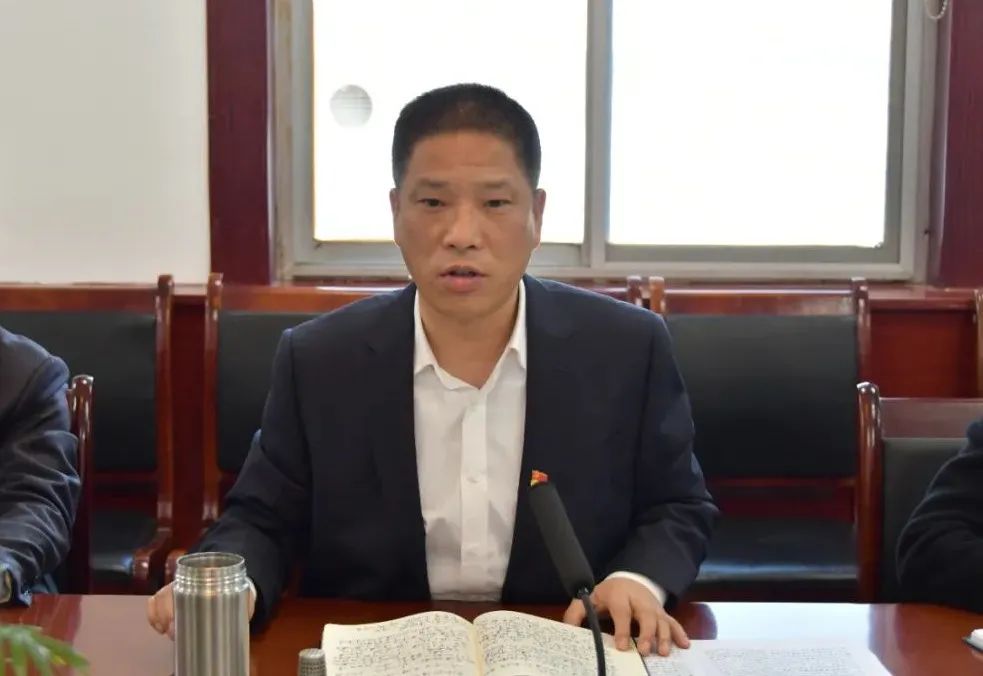 龍鋼集團黨委理論學習中心組舉行2022年第5次集體學習