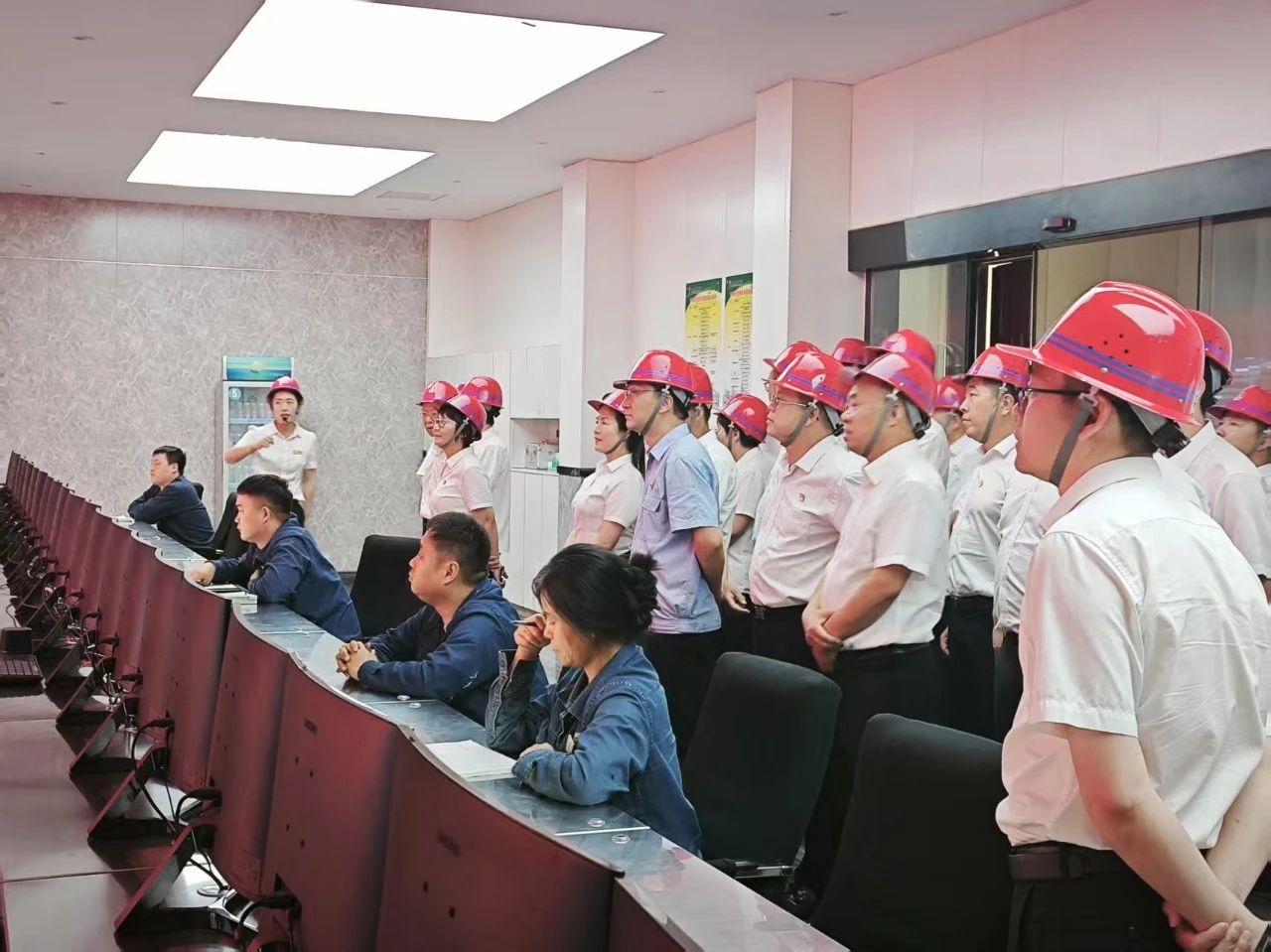 高溫熔爐煉精鋼 警示教育鑄廉心—龍鋼集團2025年警示教育活動側記