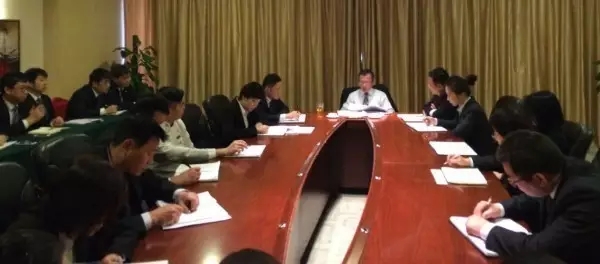 龍鋼集團各單位認真傳達學習兩級黨代會會議精神