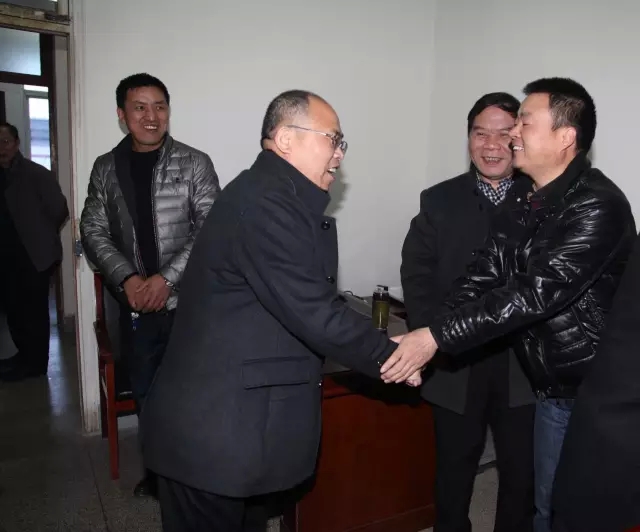 龍鋼集團黨政領導慰問機關干部