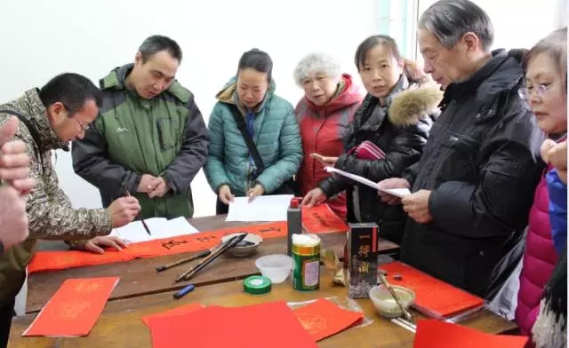 龍鋼集團開展“迎新春 送春聯”活動