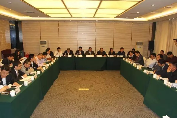 龍鋼集團安環委召開2016年第1次會議