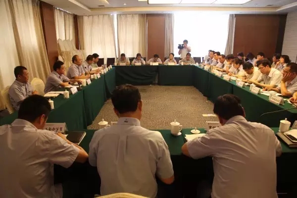 龍鋼集團(tuán)公司召開(kāi)黨風(fēng)廉政建設(shè)工作座談會(huì)