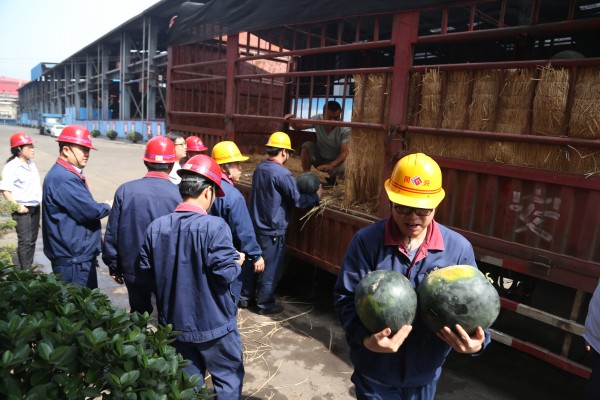 龍鋼集團黨政工領導到韓城片區慰問“送清涼”