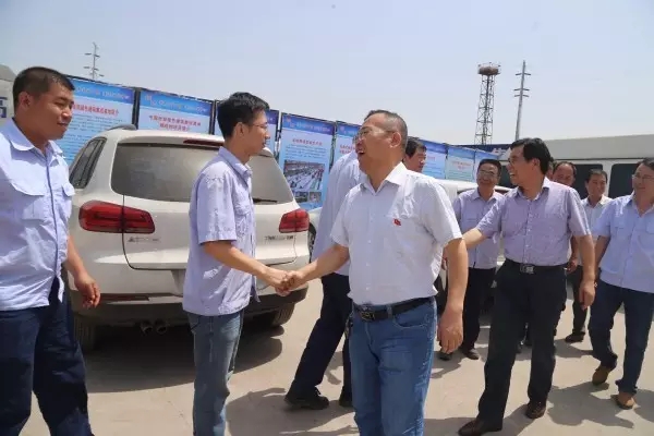 龍鋼集團黨政工領導到韓城片區慰問“送清涼”