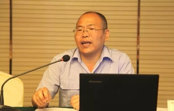 一堂生動深刻的黨課---龍鋼集團黨委舉辦“兩學一做”專題黨課