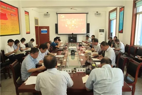 龍鋼集團黨委中心組進行第十七次集體學習