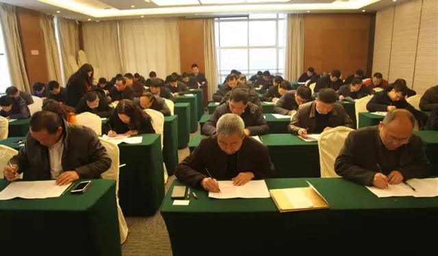 龍鋼集團公司舉辦企業(yè)主要負責人、安全管理人員復審、辦證考試