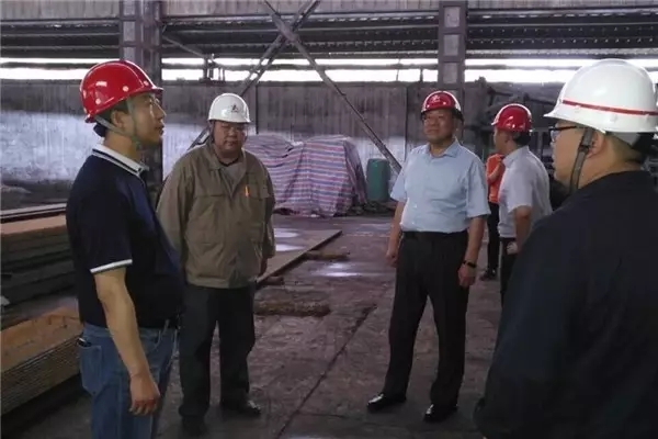 龍鋼集團(tuán)董事長(zhǎng)、總經(jīng)理董銀師一行到安鋼集團(tuán)交流考察