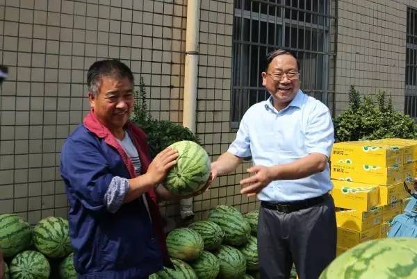 董銀師、劉光明、陳輝赴基層單位慰問送清涼