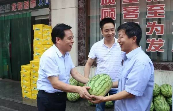 董銀師、劉光明、陳輝赴基層單位慰問送清涼