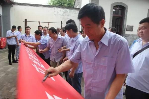 龍鋼集團開展紀念建軍90周年復轉退伍軍人革命傳統教育活動