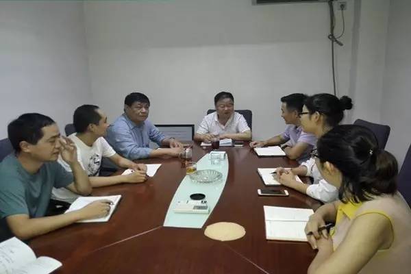 陳輝到進(jìn)出口公司傳達(dá)陜鋼集團(tuán)黨委擴(kuò)大會議精神