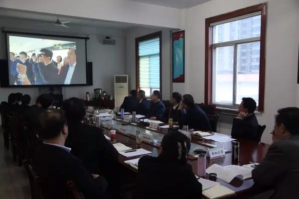 龍鋼集團召開“講政治、敢擔當、改作風”專題教育學習研討會 龍鋼集團召開“講政治、敢擔當、改作風”專題教育學習研討會