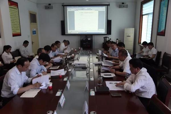 龍鋼集團黨委中心組進(jìn)行黨風(fēng)廉政專題學(xué)習(xí) 龍鋼集團黨委中心組進(jìn)行黨風(fēng)廉政專題學(xué)習(xí)