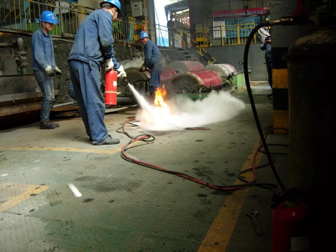 大西溝礦業公司第一選礦車間開展乙炔泄露火災事故應急演練 大西溝礦業公司第一選礦車間開展乙炔泄露火災事故應急演練