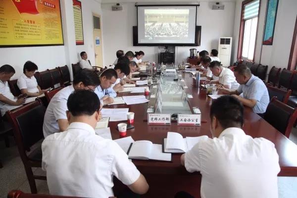 龍鋼集團(tuán)黨委理論學(xué)習(xí)中心組進(jìn)行“不忘初心、牢記使命”專題學(xué)習(xí) 龍鋼集團(tuán)黨委理論學(xué)習(xí)中心組進(jìn)行“不忘初心、牢記使命”專題學(xué)習(xí)