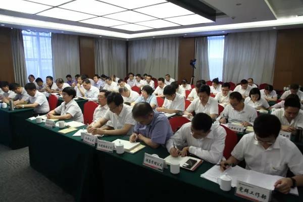 龍鋼集團(tuán)召開(kāi)“不忘初心、牢記使命”主題教育工作會(huì) 龍鋼集團(tuán)召開(kāi)“不忘初心、牢記使命”主題教育工作會(huì)