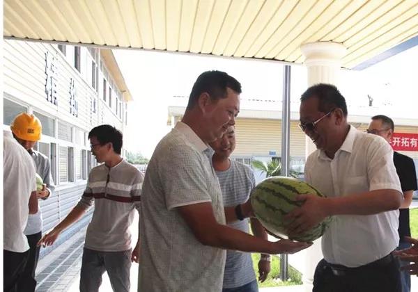 保障商品鋼筋供應 提升產品增值服務——龍鋼集團到中國葛洲壩集團、中鐵二十局集團工地慰問送清涼 保障商品鋼筋供應 提升產品增值服務——龍鋼集團到中國葛洲壩集團、中鐵二十局集團工地慰問送清涼