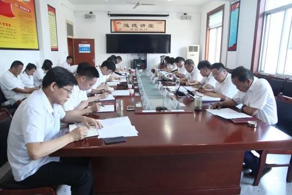 龍鋼集團黨委理論學習中心組開展先進典型教育及黨章黨規專題學習 龍鋼集團黨委理論學習中心組開展先進典型教育及黨章黨規專題學習