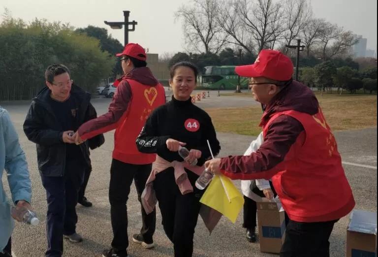 守初心 擔使命,堅定信心健步走向2020! 守初心 擔使命,堅定信心健步走向2020!