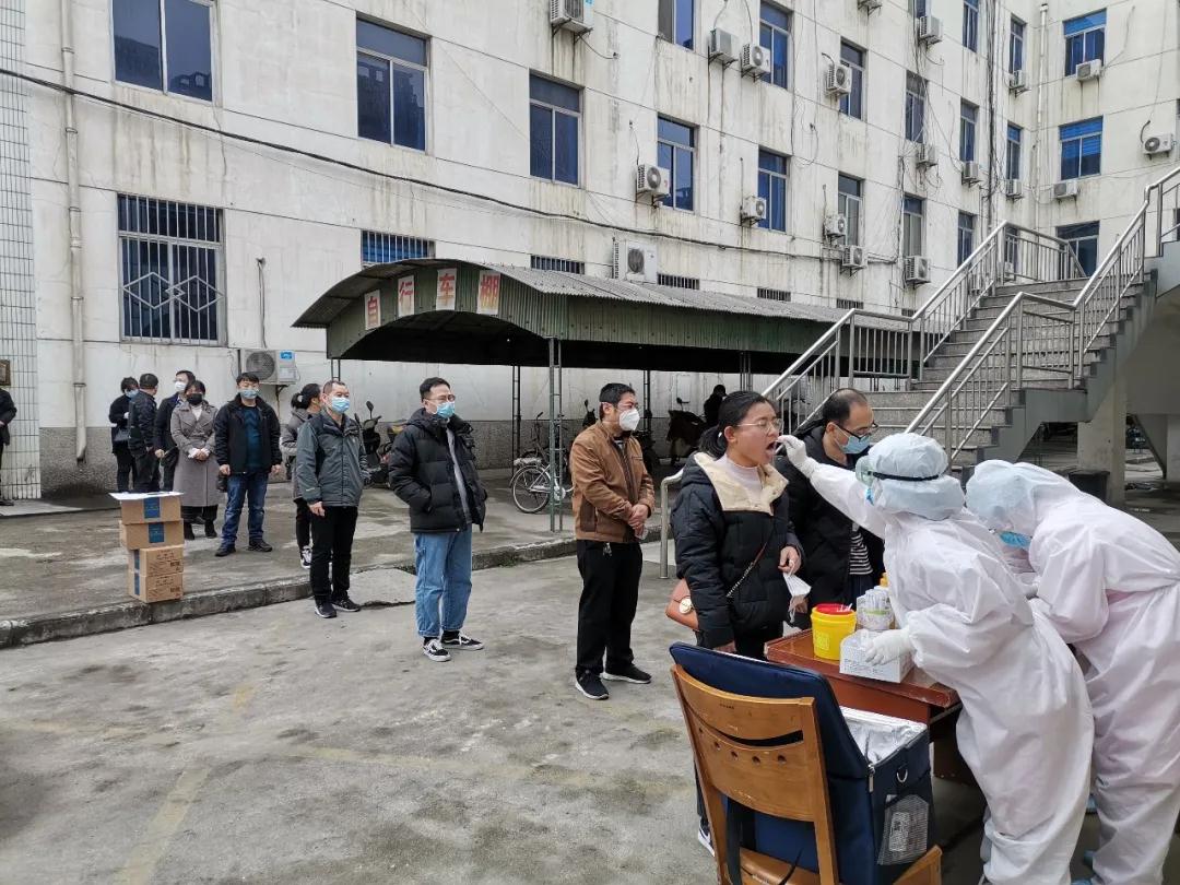 有序、有底!龍鋼集團韓城返崗職工進行核酸檢測硬核復工 有序、有底!龍鋼集團韓城返崗職工進行核酸檢測硬核復工