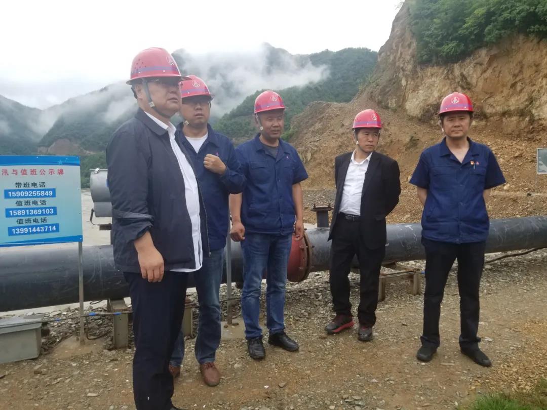 冒雨進山查汛情 關切之心系礦山——陳輝檢查指導大西溝礦業公司防汛和安全環保工作