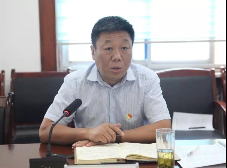 龍鋼集團(tuán)黨委召開“黨建領(lǐng)航、班子引領(lǐng)、干部走在前列”“三基三對標(biāo)”專題匯報會