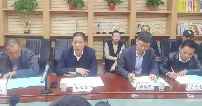 龍鋼集團與中國水電十五局物資公司 簽訂戰略合作協議