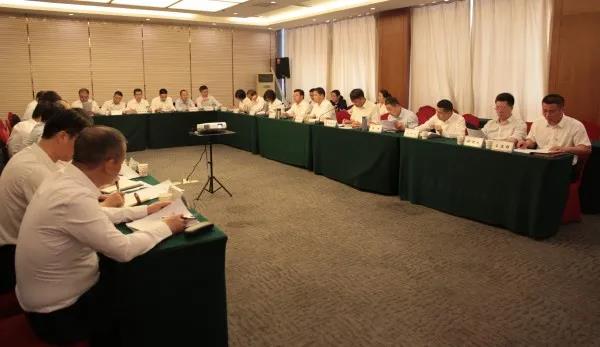龍鋼集團黨委專題學習貫徹陜鋼集團干部作風“八講二十四不準”規定